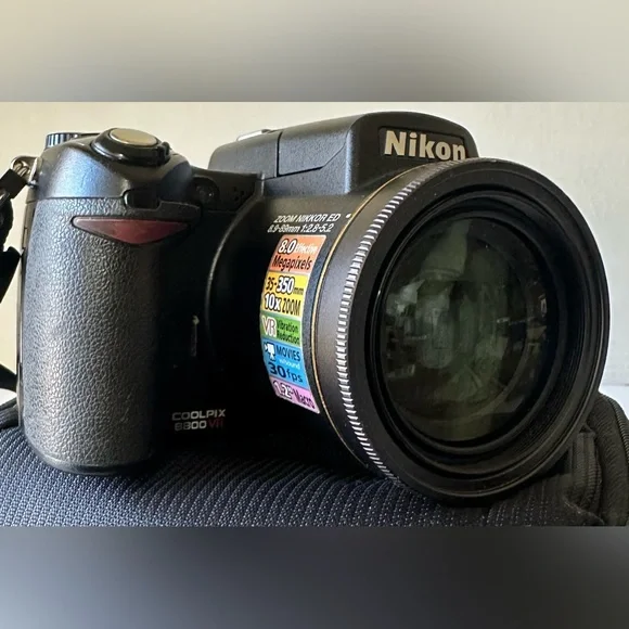 Nikon COOLPIX 8800 VR Digital Camera Black No Battery
